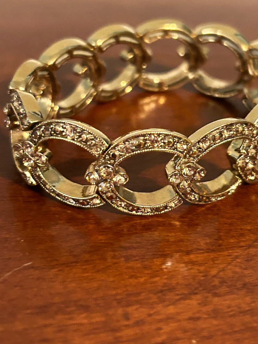 Vintage Monet Gold Tone Champagne Rhinestone Interlocking Link Stretch Bracelet